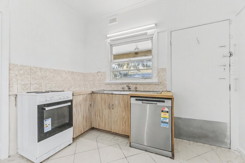 Photo - 14 Mereweather Avenue, Frankston VIC 3199 - Image 5