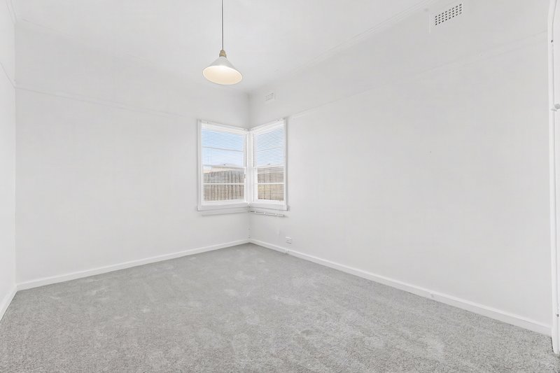 Photo - 14 Mereweather Avenue, Frankston VIC 3199 - Image 8