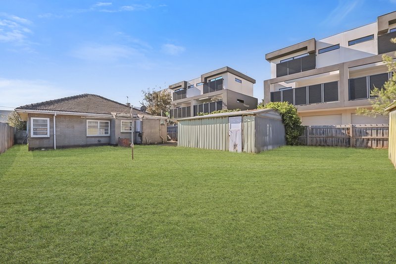 Photo - 14 Mereweather Avenue, Frankston VIC 3199 - Image 11