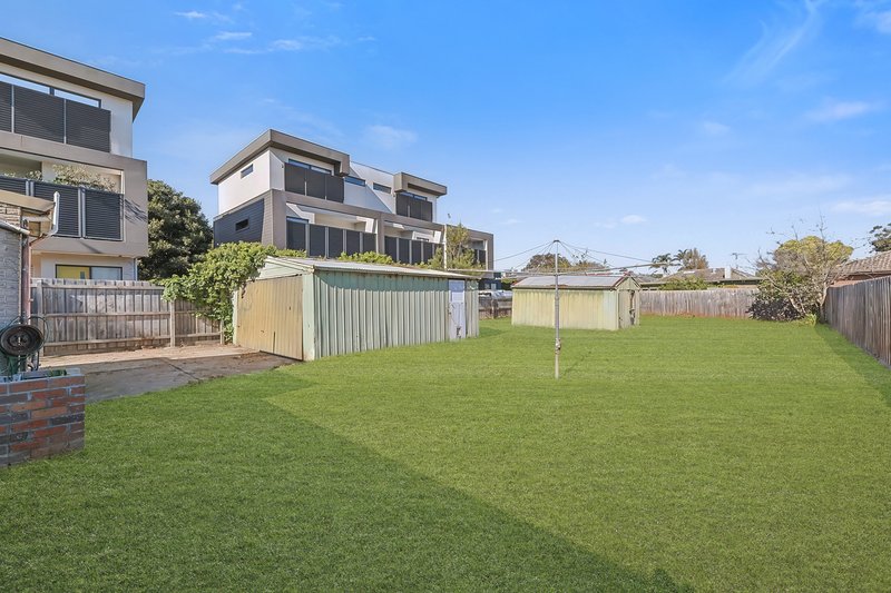 Photo - 14 Mereweather Avenue, Frankston VIC 3199 - Image 12
