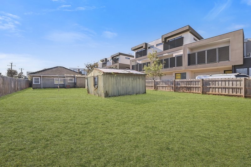 Photo - 14 Mereweather Avenue, Frankston VIC 3199 - Image 13