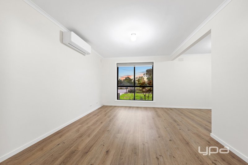 Photo - 14 Mica Court, Kings Park VIC 3021 - Image 3