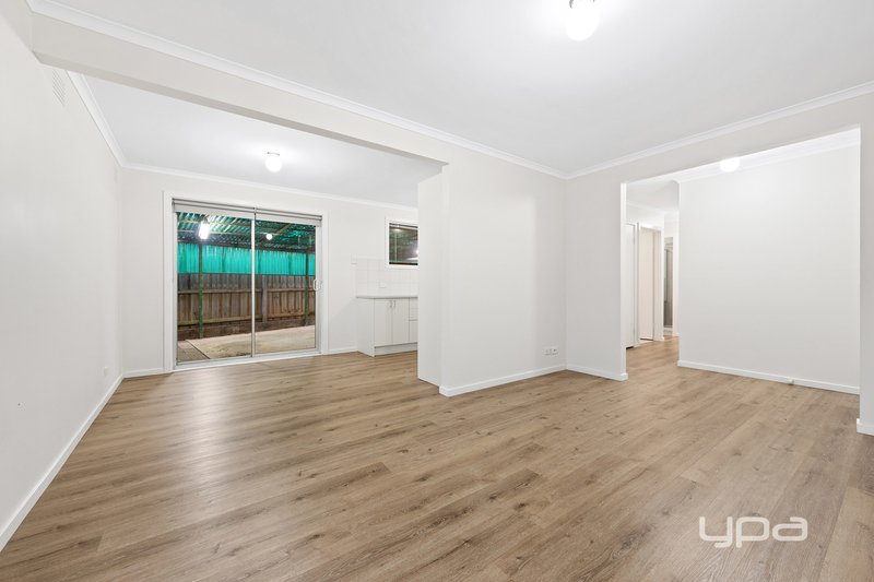 Photo - 14 Mica Court, Kings Park VIC 3021 - Image 4