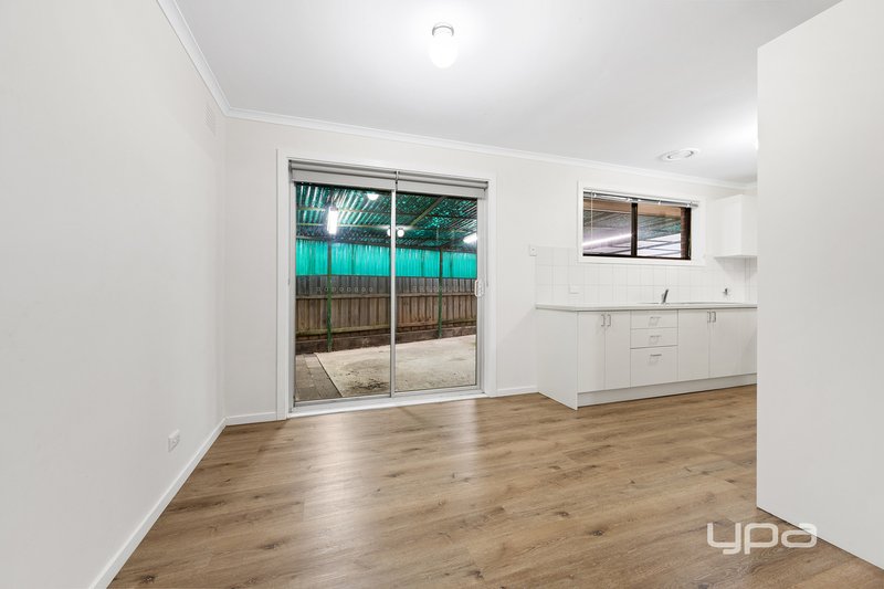 Photo - 14 Mica Court, Kings Park VIC 3021 - Image 5