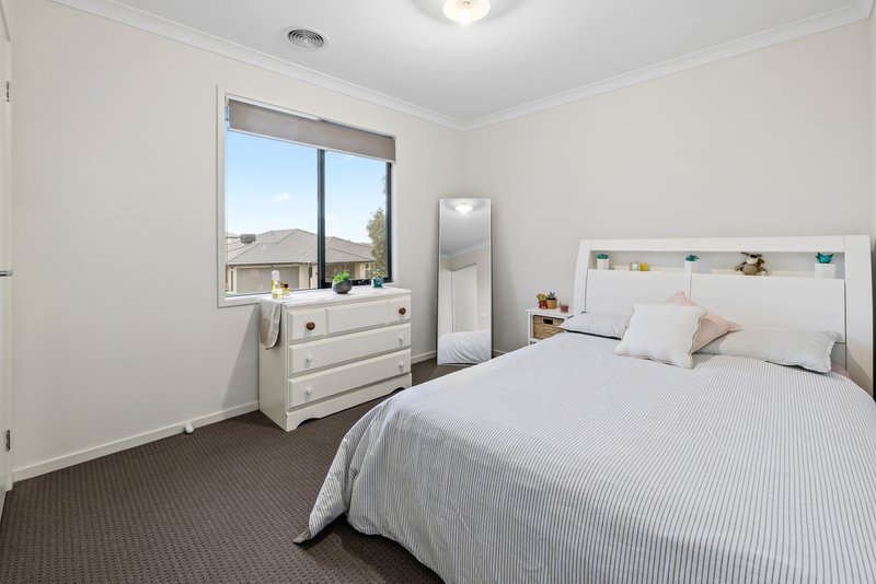 Photo - 14 Midland Grove, Werribee VIC 3030 - Image 14