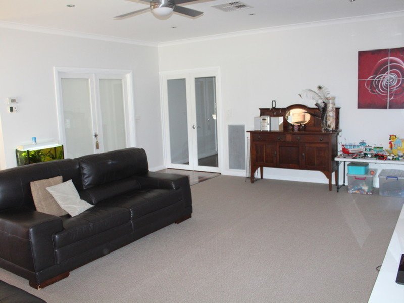 Photo - 14 Monash Drive, Benalla VIC 3672 - Image 3