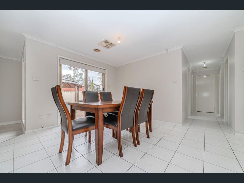 Photo - 14 Morgan Court, Roxburgh Park VIC 3064 - Image 4