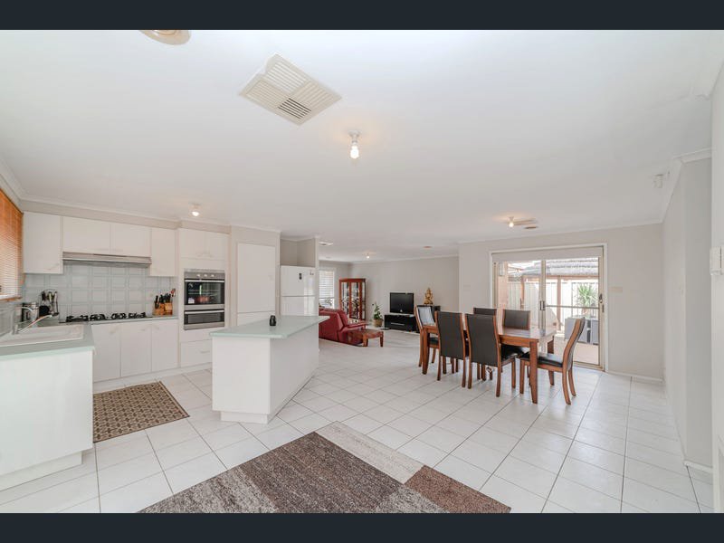 Photo - 14 Morgan Court, Roxburgh Park VIC 3064 - Image 5