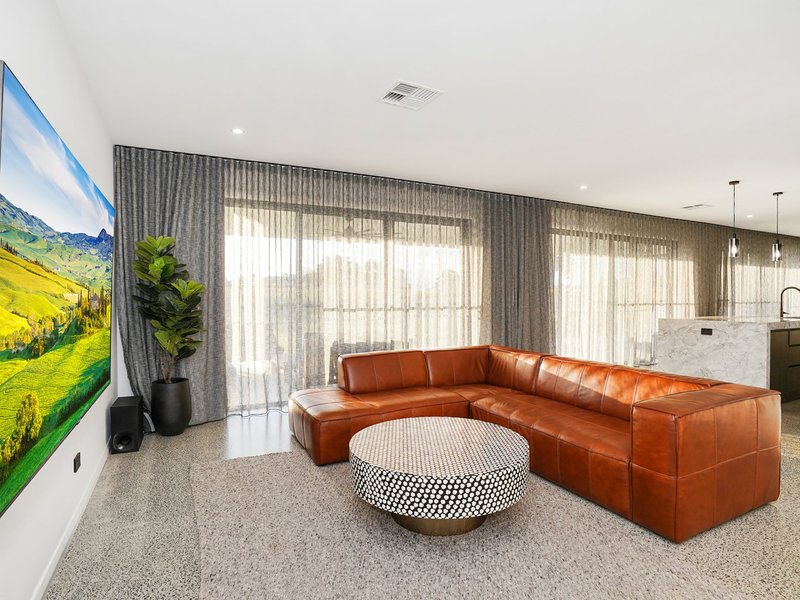 Photo - 14 Morrissey Place, Horsley Park NSW 2175 - Image 5