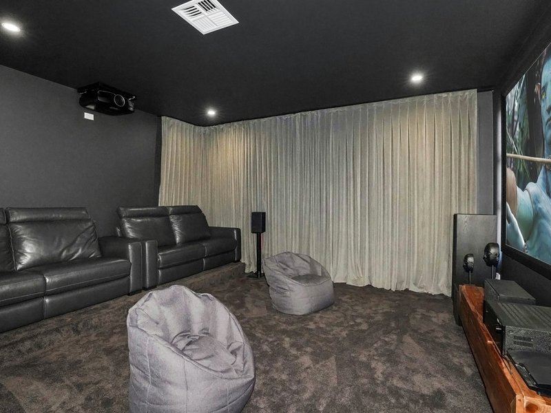 Photo - 14 Morrissey Place, Horsley Park NSW 2175 - Image 9