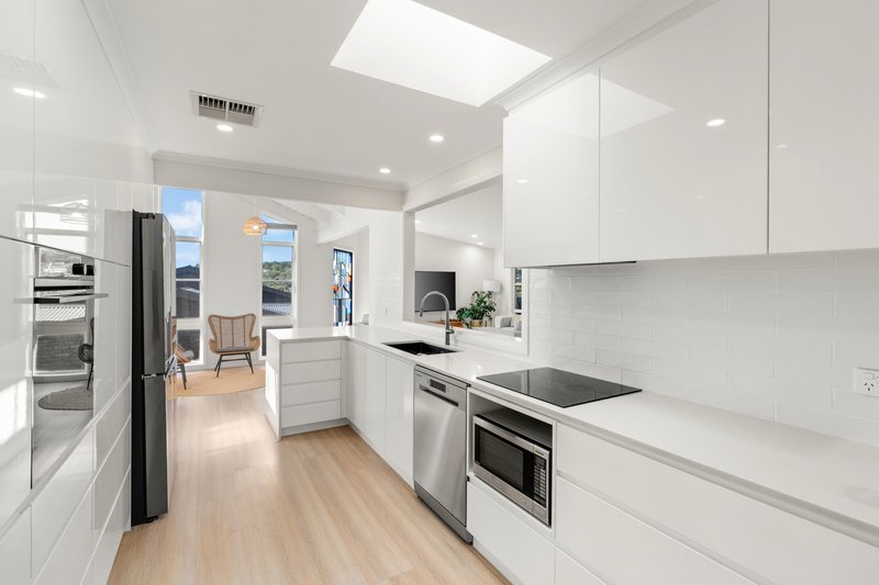Photo - 14 Mossman Avenue, Bateau Bay NSW 2261 - Image 8