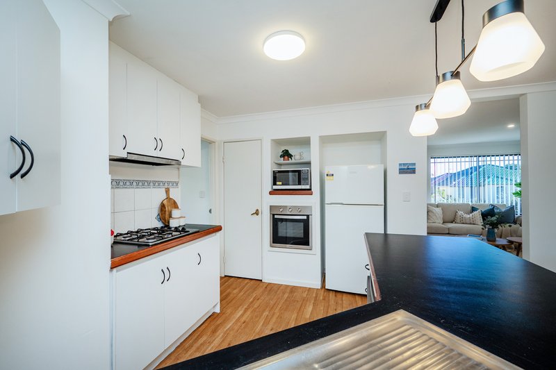 Photo - 14 Mulgrave Loop, Mindarie WA 6030 - Image 11