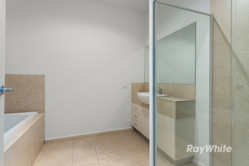 Photo - 14 Mulsanne Lane, Bentleigh East VIC 3165 - Image 6