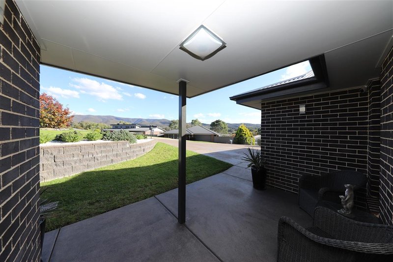 Photo - 14 Murphy Place, Tumut NSW 2720 - Image 3