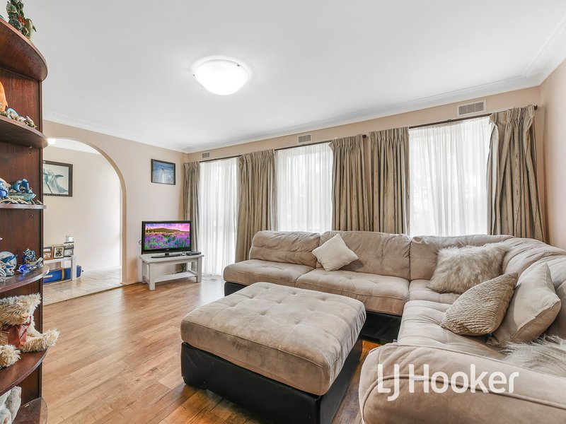 Photo - 14 Murray Court, Cranbourne VIC 3977 - Image 3