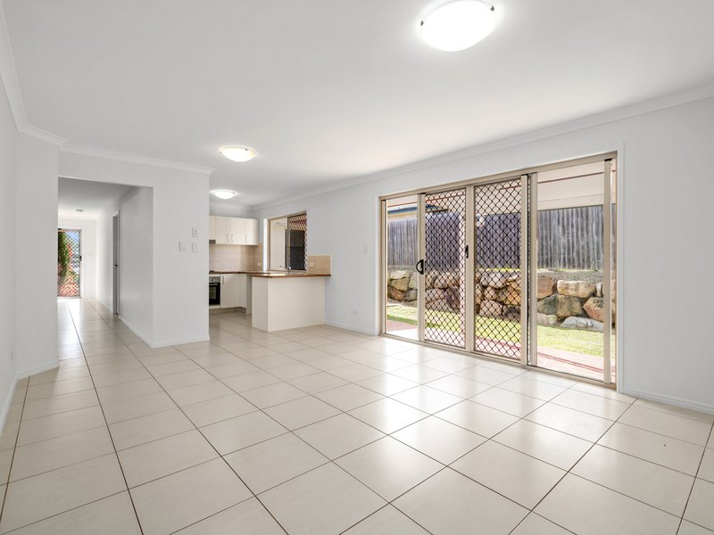 Photo - 14 Navickas Circuit, Redbank Plains QLD 4301 - Image 2