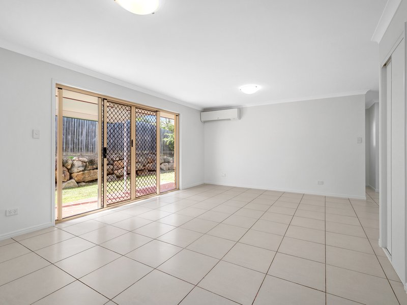 Photo - 14 Navickas Circuit, Redbank Plains QLD 4301 - Image 4