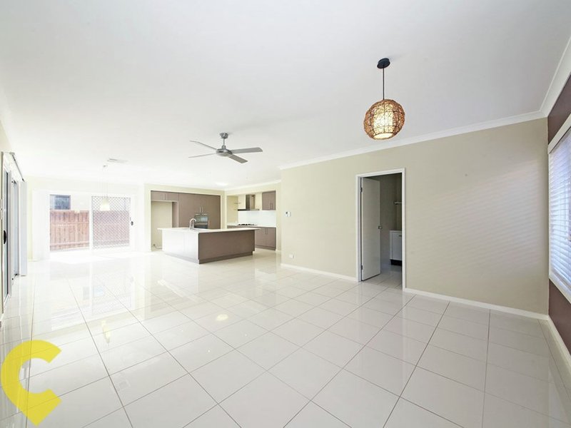 Photo - 14 Nicklaus Parade, North Lakes QLD 4509 - Image 11