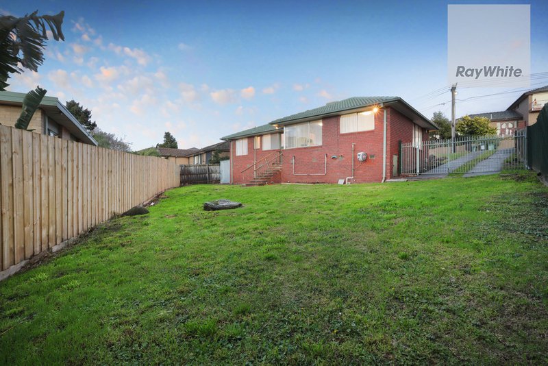 Photo - 14 Nigel Crescent, Gladstone Park VIC 3043 - Image 22