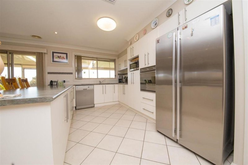 Photo - 14 Noccundra Place, Dubbo NSW 2830 - Image 6