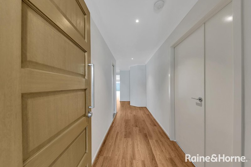 Photo - 14 Oakham Drive, Williams Landing VIC 3027 - Image 3