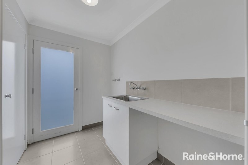 Photo - 14 Oakham Drive, Williams Landing VIC 3027 - Image 16