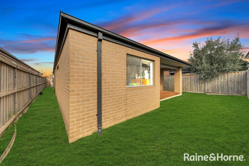 Photo - 14 Oakham Drive, Williams Landing VIC 3027 - Image 18