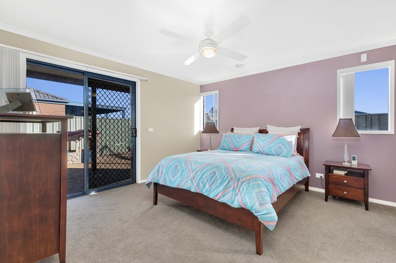 Photo - 14 Ologhlen Drive, Wyndham Vale VIC 3024 - Image 6