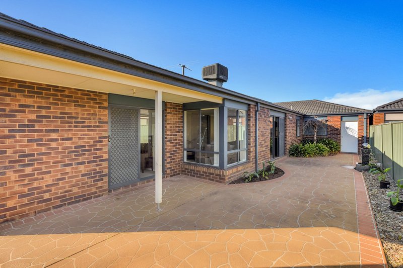 Photo - 14 Ologhlen Drive, Wyndham Vale VIC 3024 - Image 10