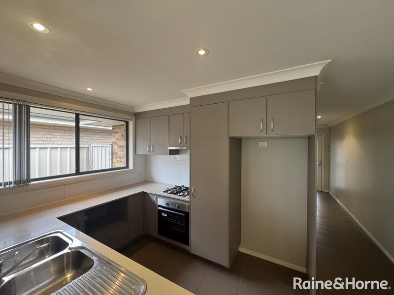Photo - 14 Onyx Place, Orange NSW 2800 - Image 3