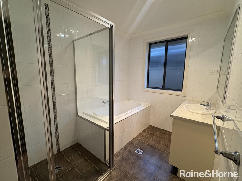 Photo - 14 Onyx Place, Orange NSW 2800 - Image 6
