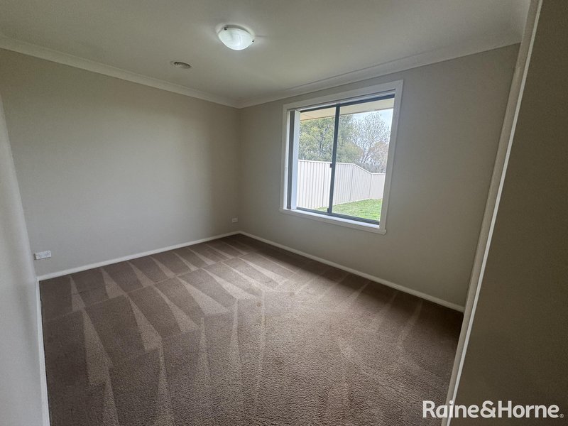 Photo - 14 Onyx Place, Orange NSW 2800 - Image 11