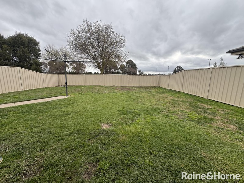 Photo - 14 Onyx Place, Orange NSW 2800 - Image 14