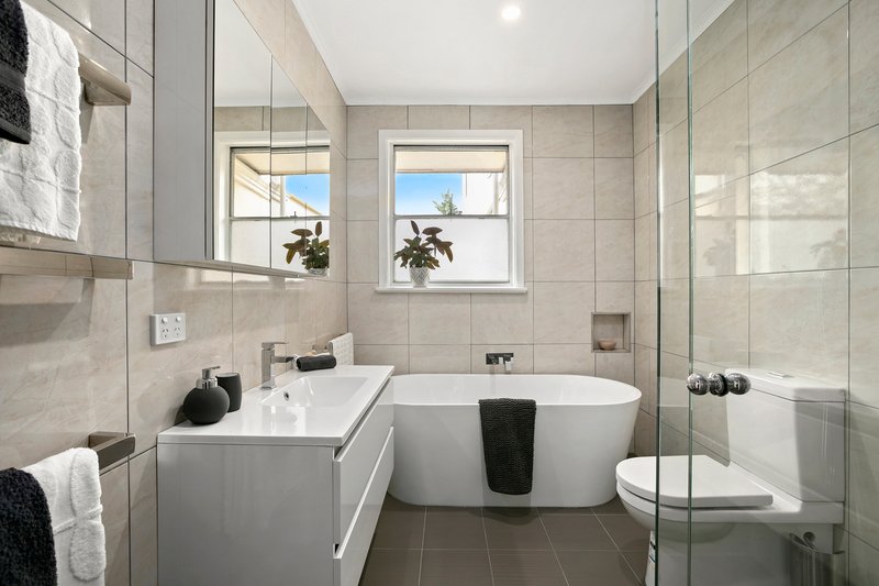 Photo - 14 Opal Court, Bentleigh East VIC 3165 - Image 3