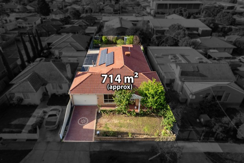 Photo - 14 Ortolan Avenue, Broadmeadows VIC 3047 - Image 22