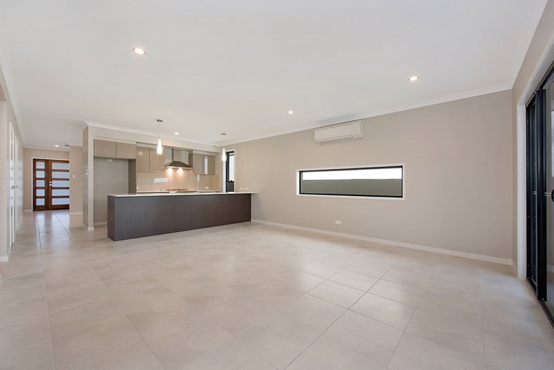 Photo - 14 Osprey Drive, Birtinya QLD 4575 - Image 3