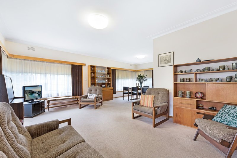 Photo - 14 Owens Avenue, Glen Waverley VIC 3150 - Image 3