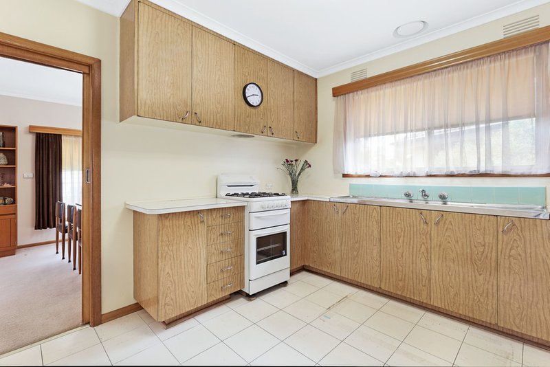 Photo - 14 Owens Avenue, Glen Waverley VIC 3150 - Image 5