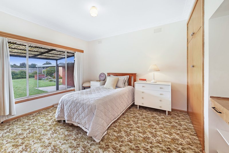 Photo - 14 Owens Avenue, Glen Waverley VIC 3150 - Image 9