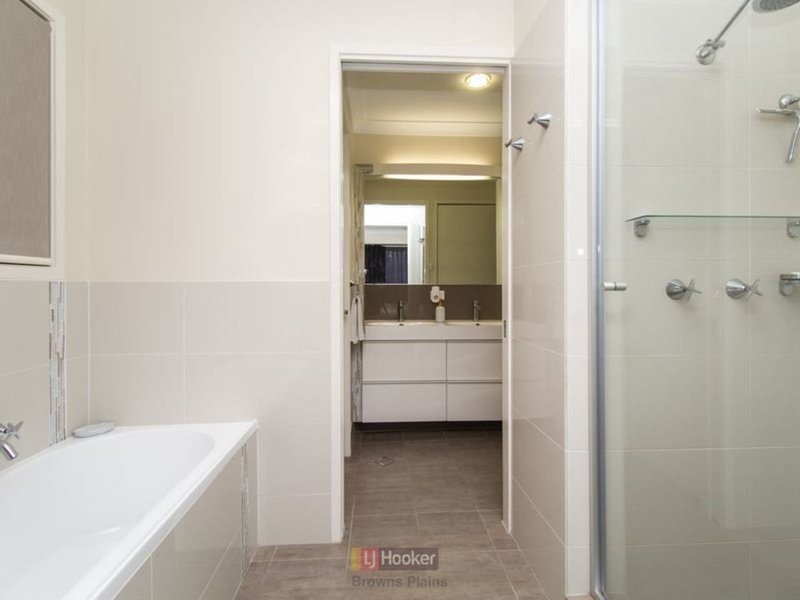 Photo - 14 Paddies Crescent, Crestmead QLD 4132 - Image 8