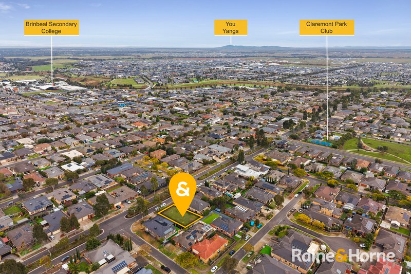 Photo - 14 Papillon Parade, Tarneit VIC 3029 - Image 2