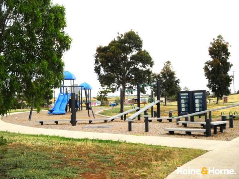 Photo - 14 Papillon Parade, Tarneit VIC 3029 - Image 8