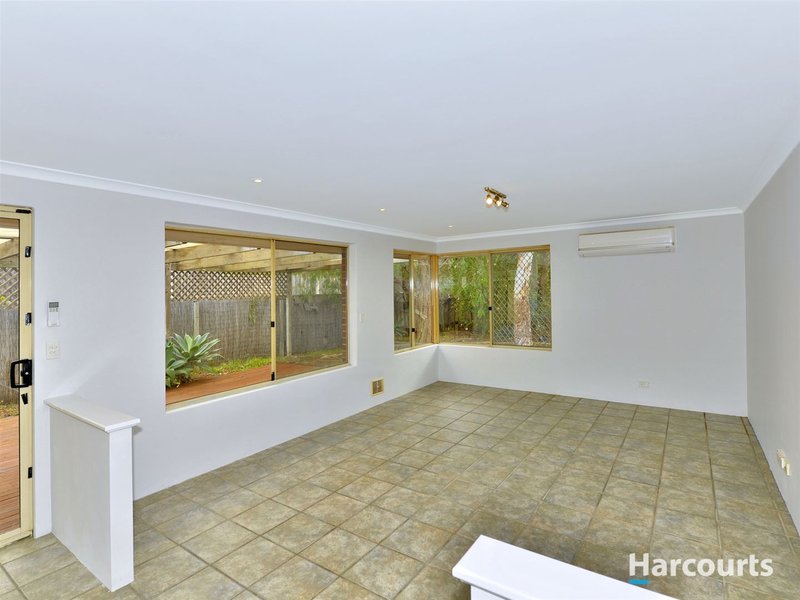 Photo - 14 Paradise Circuit, Halls Head WA 6210 - Image 11