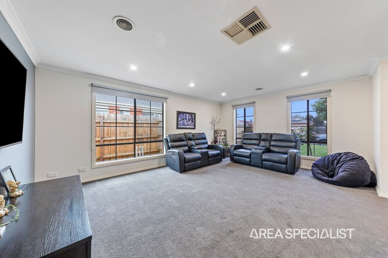 Photo - 14 Park Boulevard, Pakenham VIC 3810 - Image 5