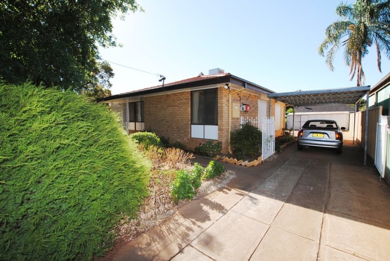 Photo - 14 Parkinson Crescent, Griffith NSW 2680 - Image 2