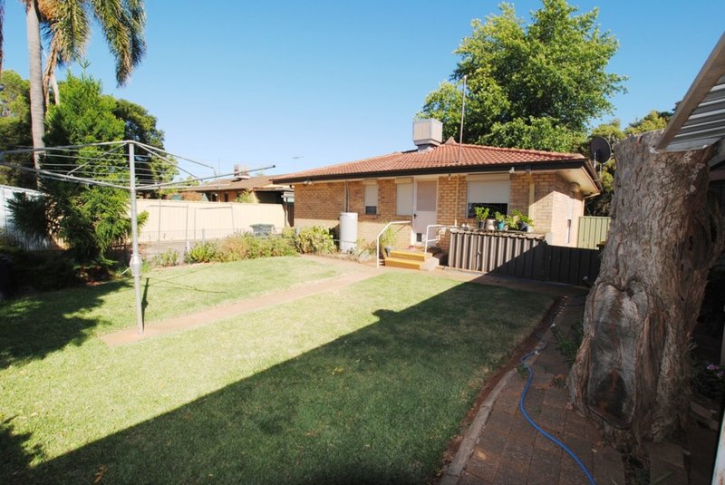 Photo - 14 Parkinson Crescent, Griffith NSW 2680 - Image 6