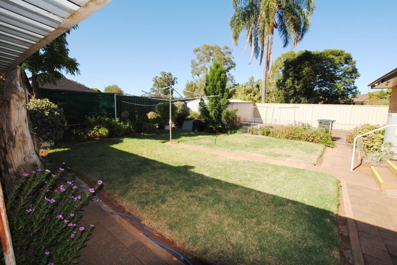 Photo - 14 Parkinson Crescent, Griffith NSW 2680 - Image 8