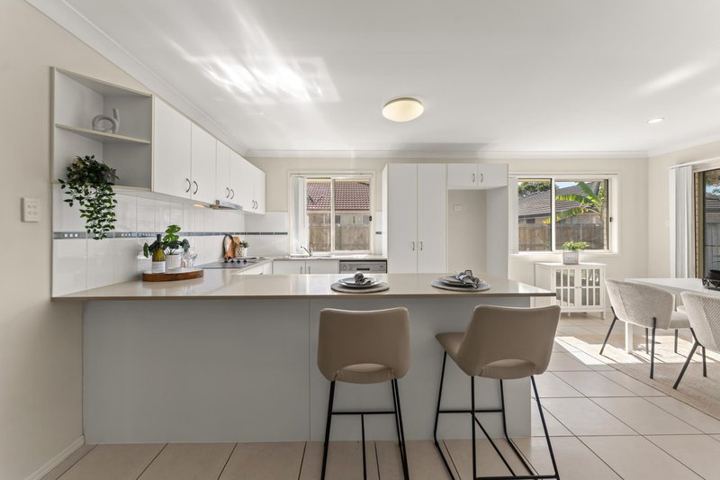 Photo - 14 Parkvista Lane, Eagleby QLD 4207 - Image 5