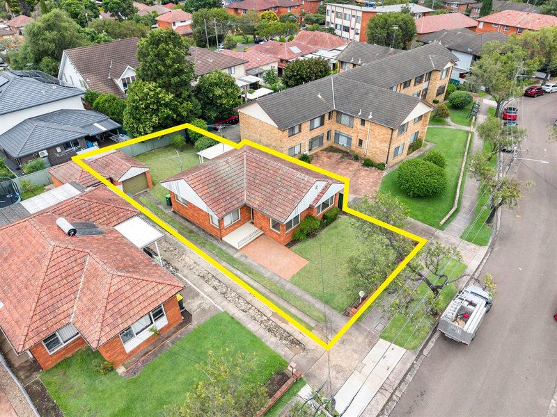 Photo - 14 Parry Avenue, Narwee NSW 2209 - Image 17