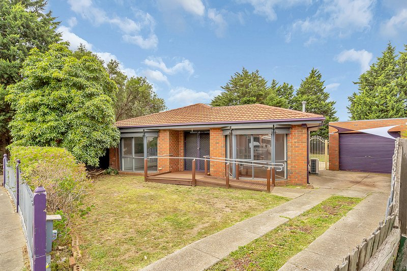 Photo - 14 Pembroke Crescent, Craigieburn VIC 3064 - Image 2